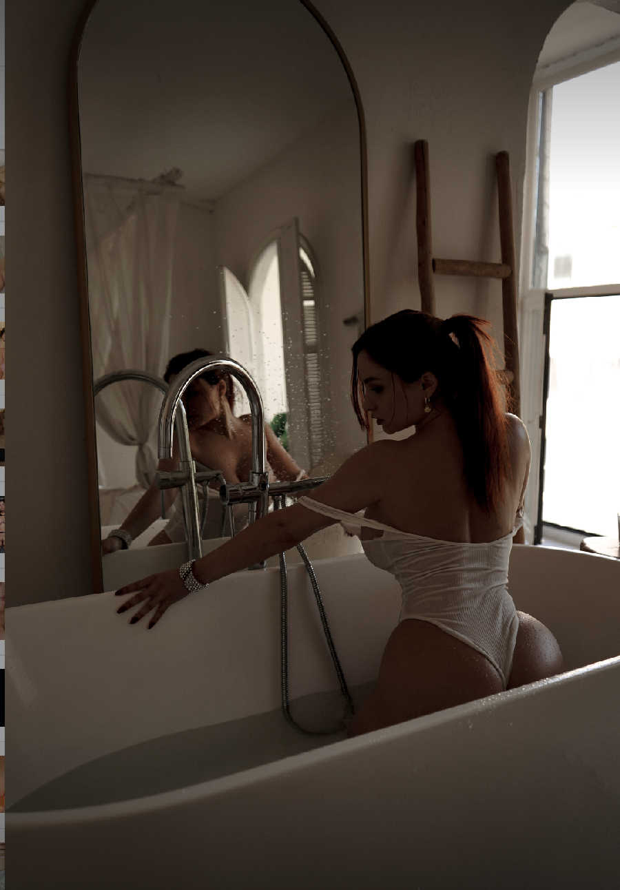 A playful frame from Miranda Faith nude — online in Ngerulmud