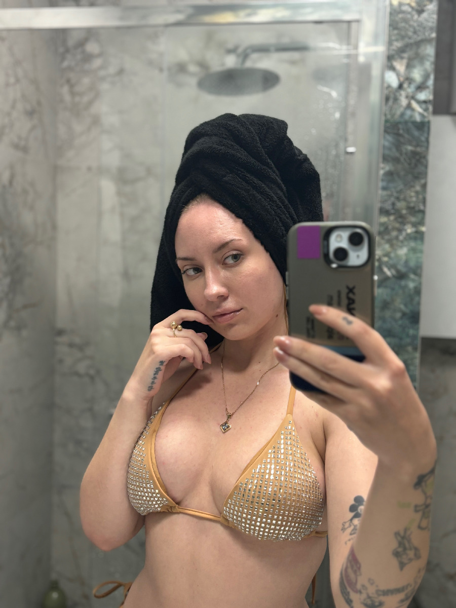 Nude girl KateV in Ngerulmud