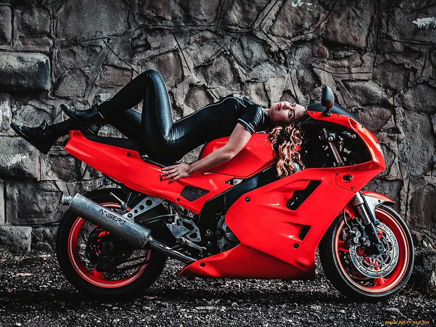 Beautiful girl Beautiful girls and motorcycles in Ngerulmud