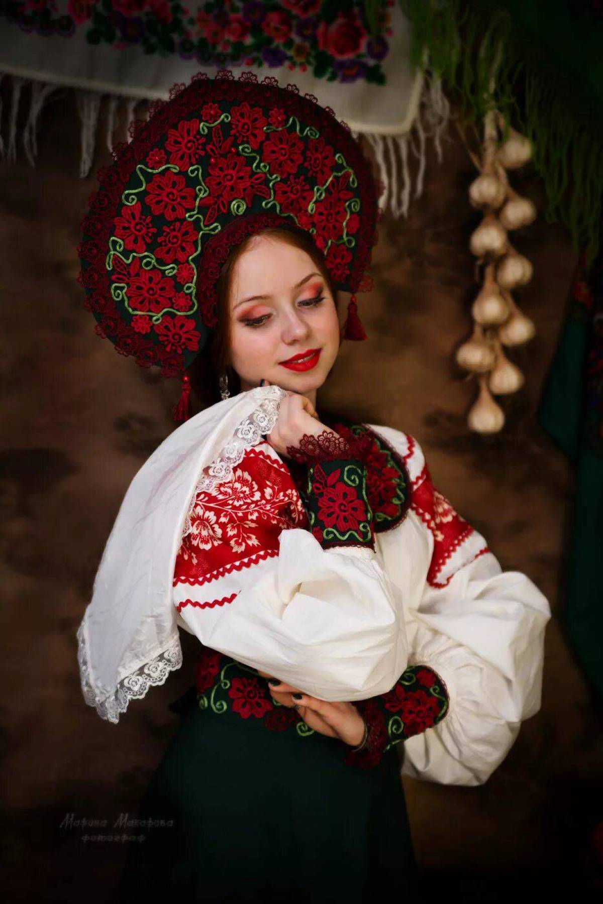 Women in Slavic costumes underwear in Ngerulmud
