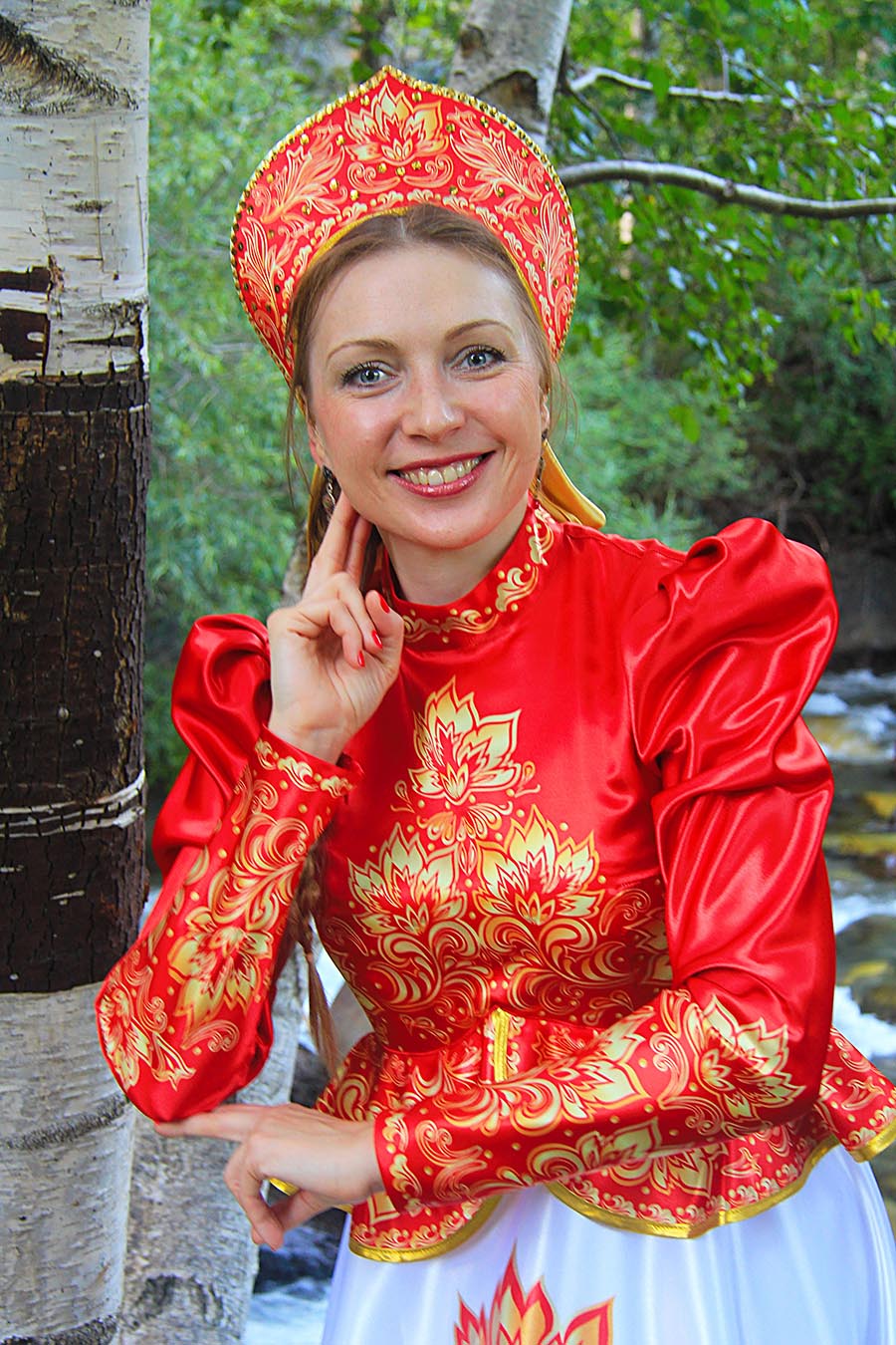 Women in Slavic costumes in Ngerulmud