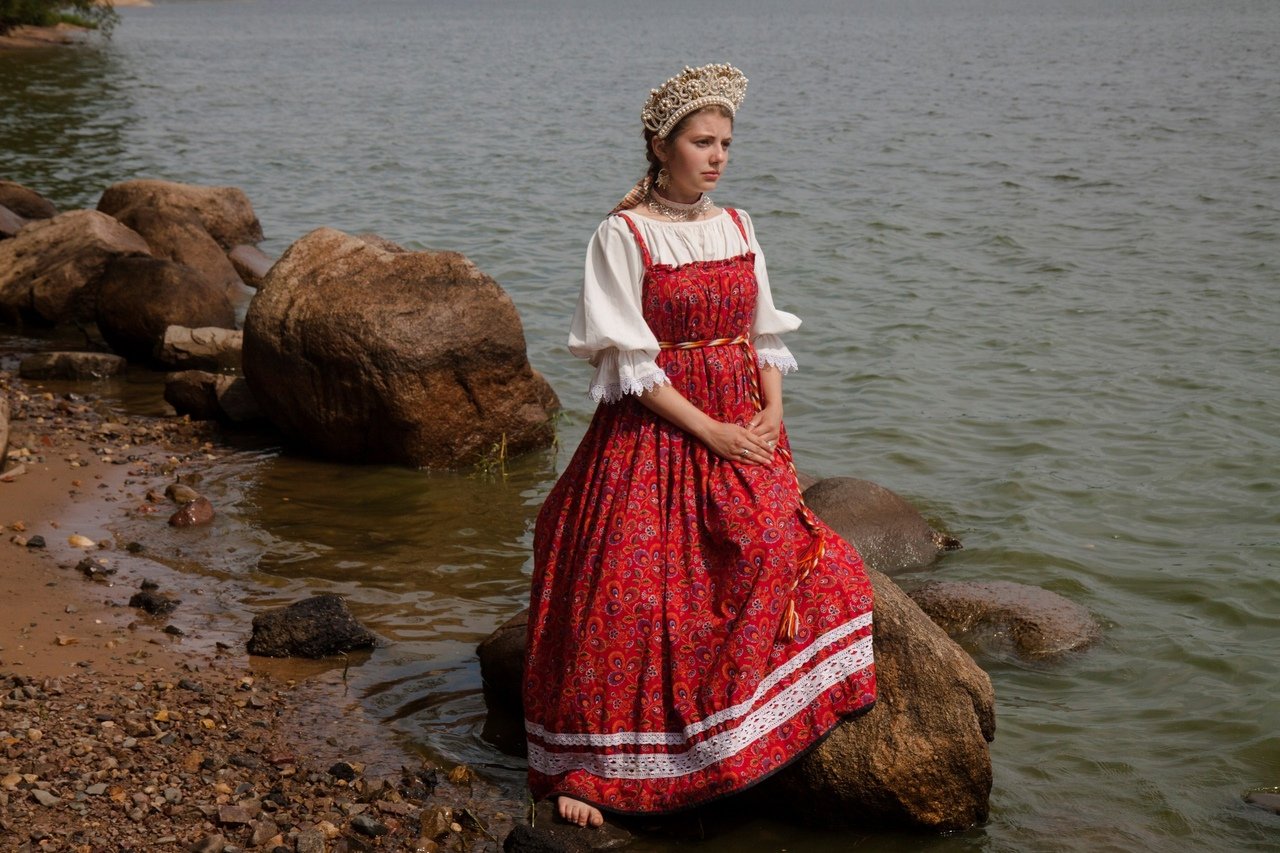 Women in Slavic costumes in Ngerulmud