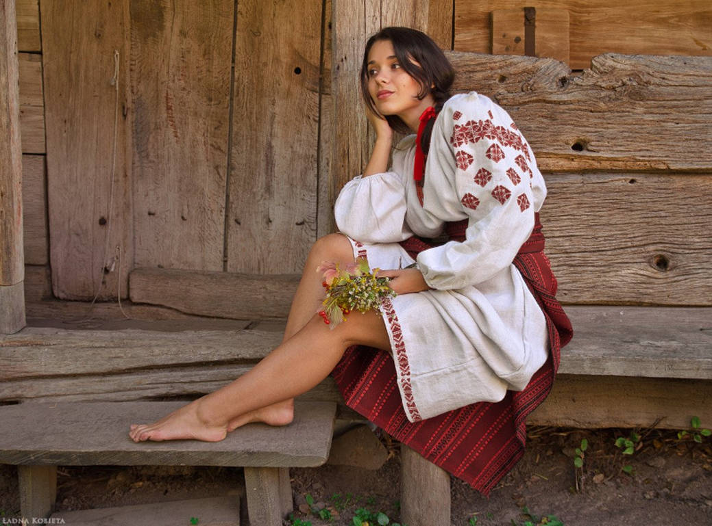 Women in Slavic costumes in Ngerulmud