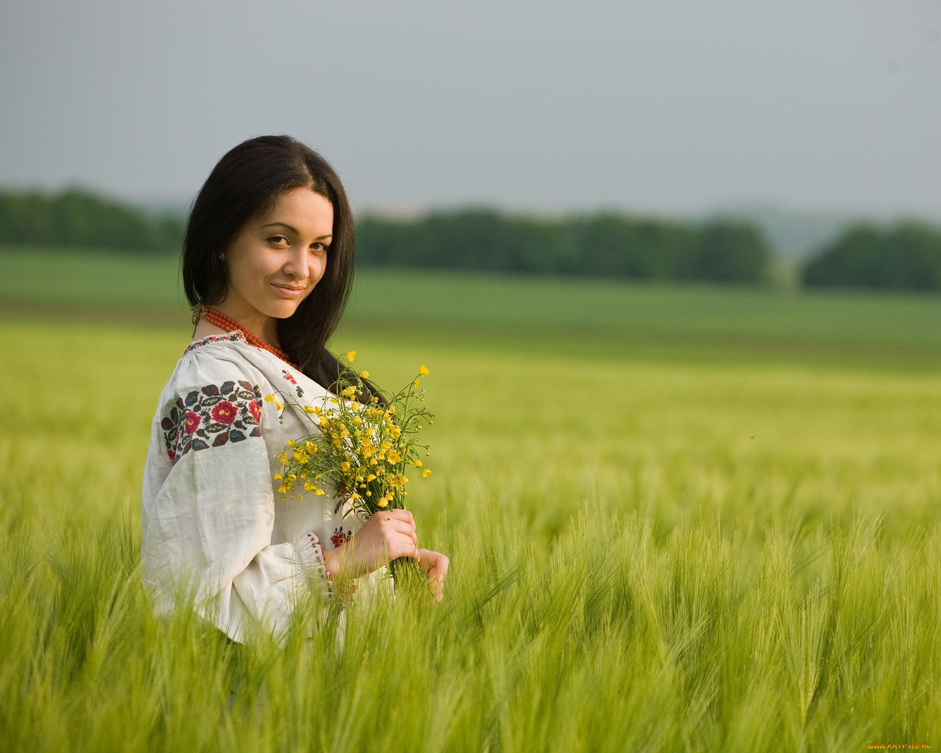 Women in Slavic costumes in Ngerulmud