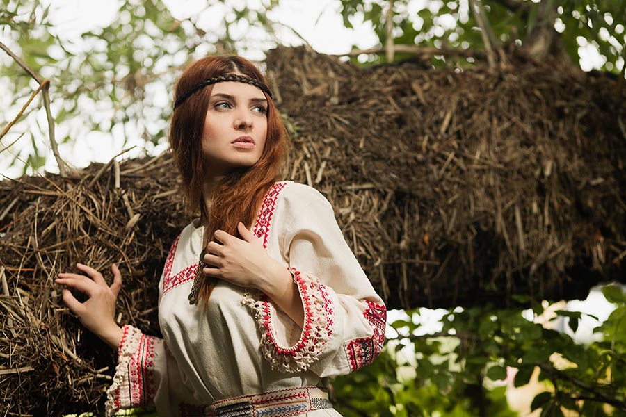Women in Slavic costumes in Ngerulmud