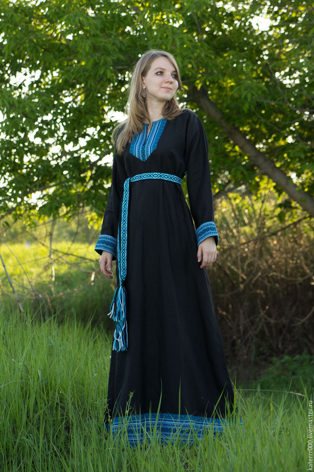 Women in Slavic costumes in Ngerulmud