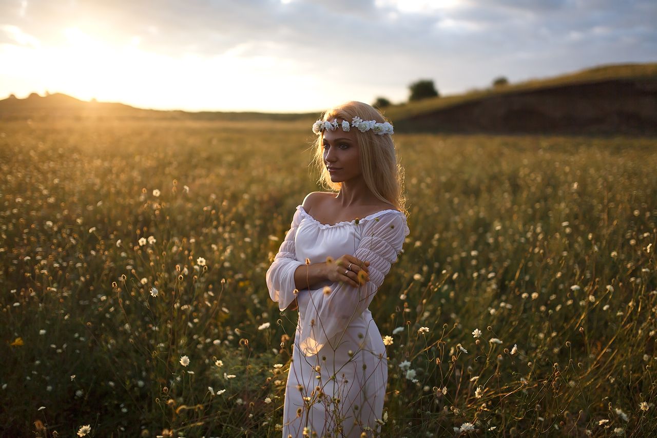 Girls in Slavic costumes in Ngerulmud