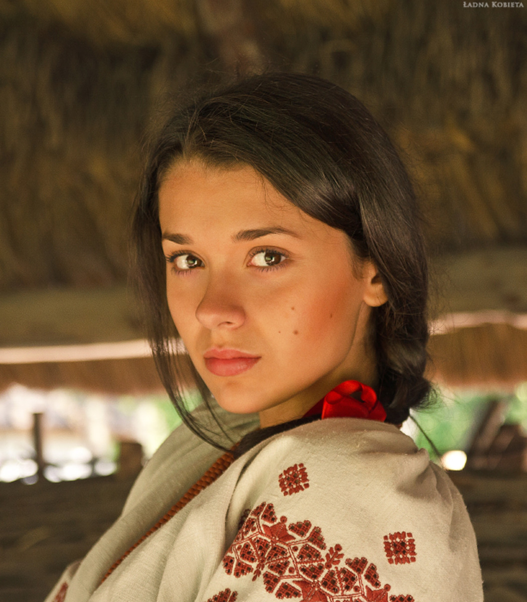 Girls in Slavic costumes in Ngerulmud