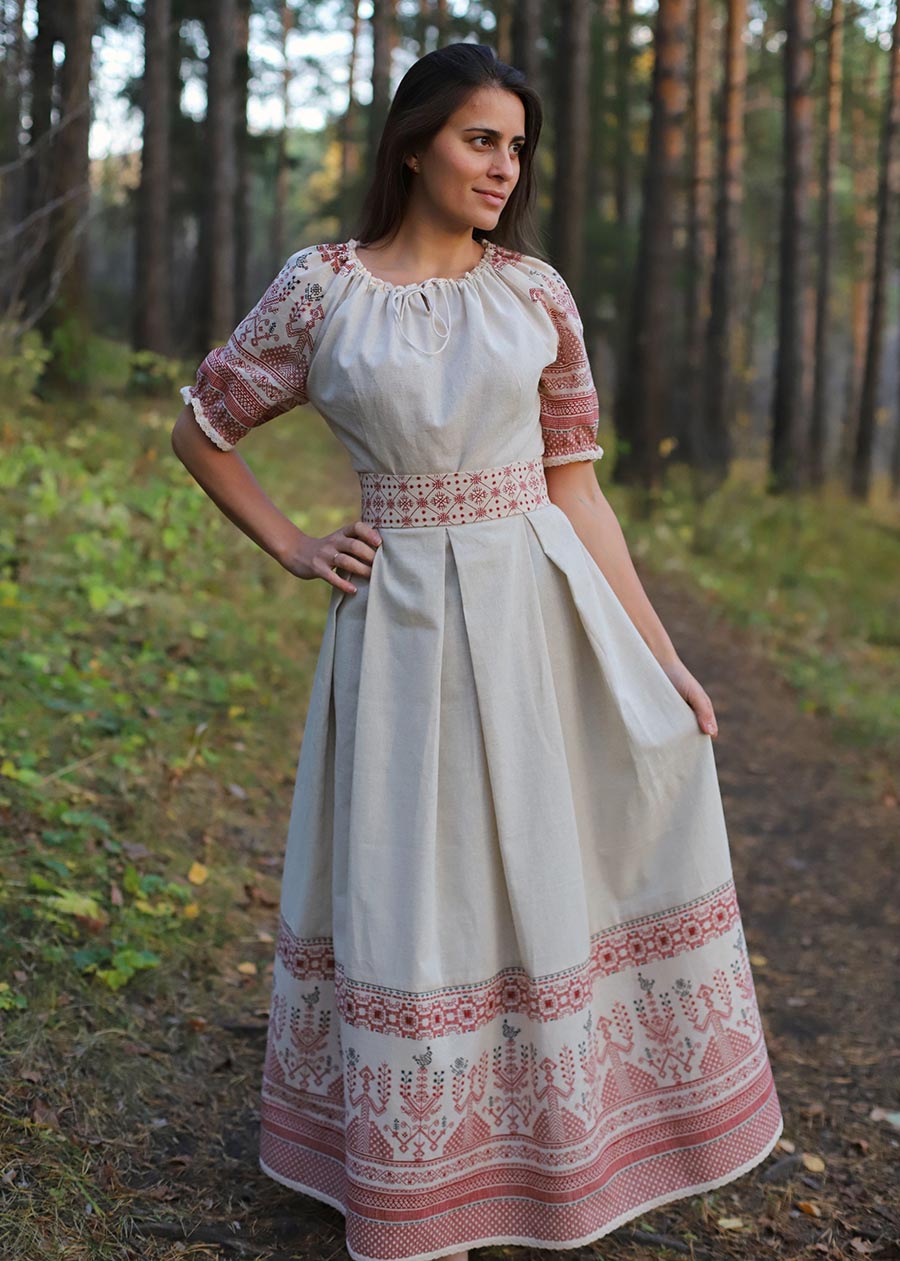 Girls in Slavic costumes in Ngerulmud