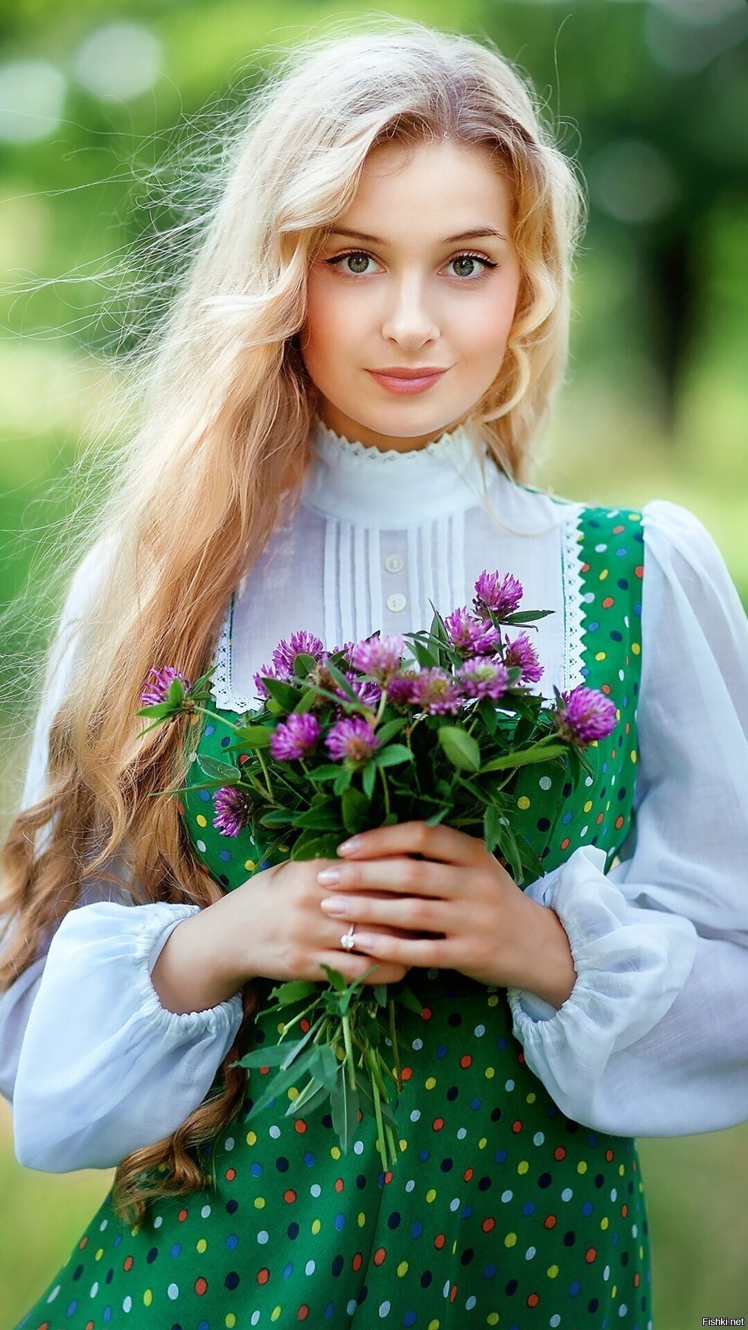 Girls in Slavic costumes in Ngerulmud