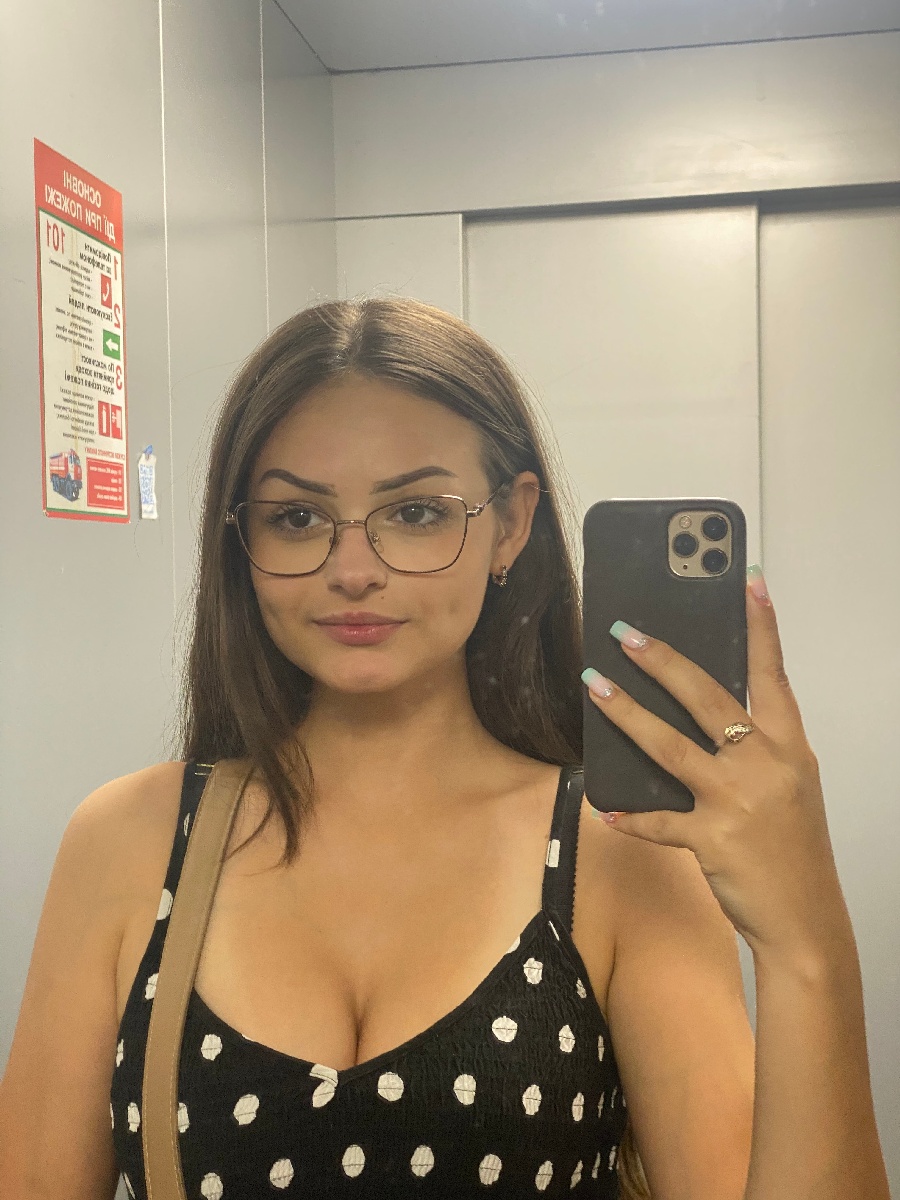 Sexy model Stacy in Ngerulmud